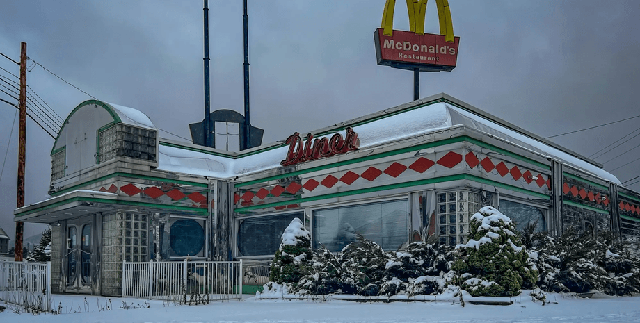 Заброшенный McDonald's, McDonald's, сеть быстрого питания, заброшенное здание, старое меню, старые цены, капсула времени