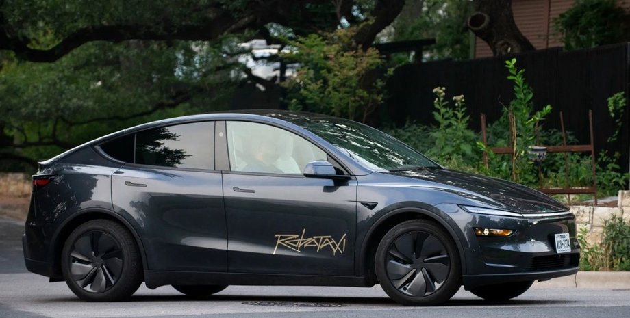 безпілотне таксі Tesla