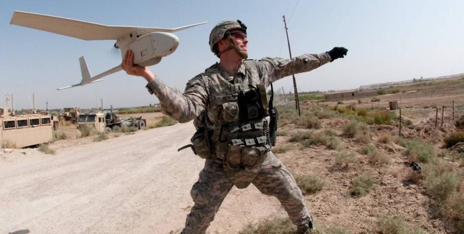 БПЛА RQ-11 Raven Запуск дрона RQ-11 Raven