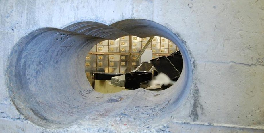 Дыра в стене хранилища Хаттон-Гарден / Фото: theguardian.com