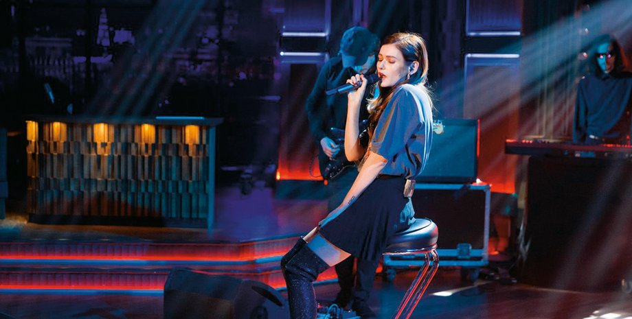 Кадр из клипа Луна "Jukebox"