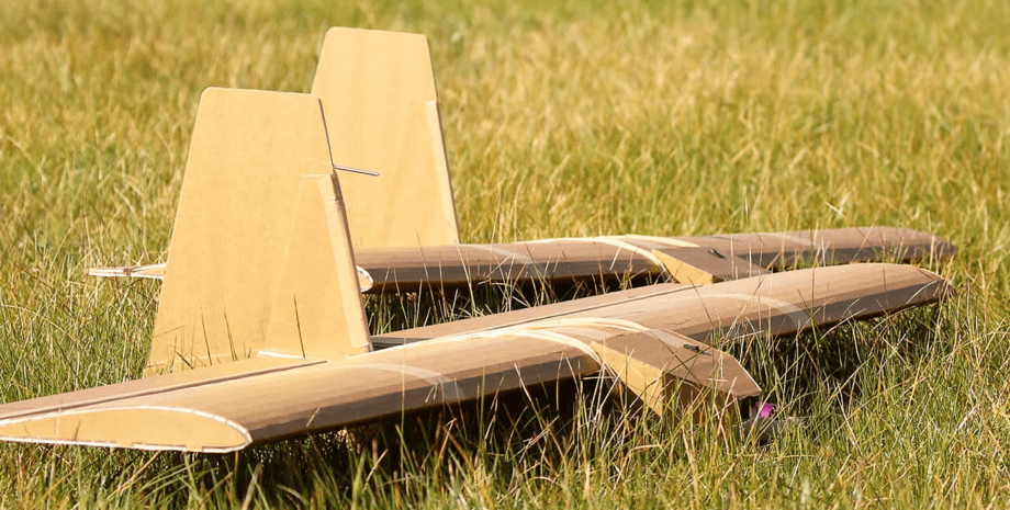 Дрони з картону дрони, безпілотники, картонний дрон