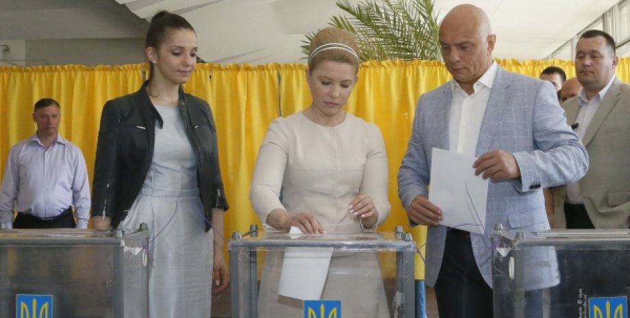 Юлия Тимошенко с семьей на выборах президента / Фото: пресс-служба Тимошенко