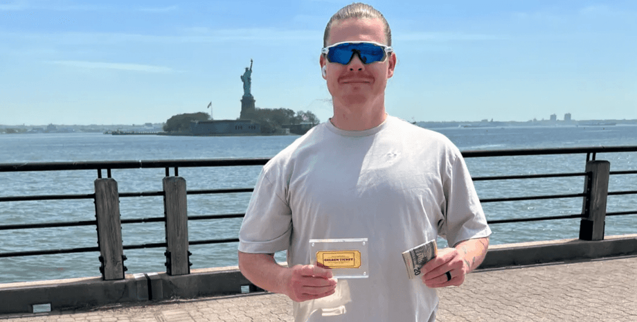 Сэм оставляет деньги в городе