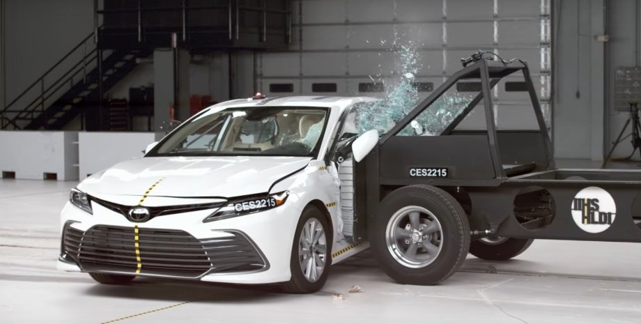 краш-тест тойота кемри, Toyota Camry, краш-тест Toyota Camry, Toyota Camry 2022, новая Toyota Camry