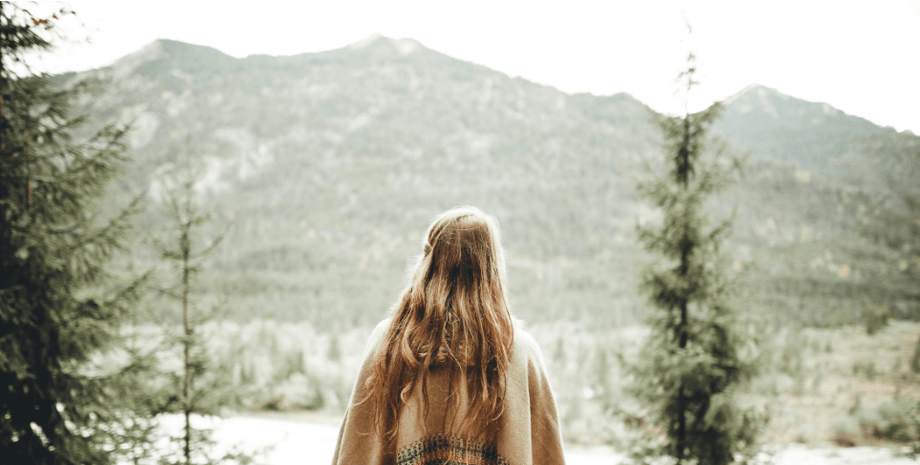 Девушка на природе Девушка в горах