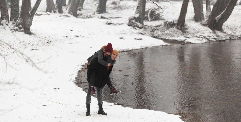 сніг, річка, пара, люди