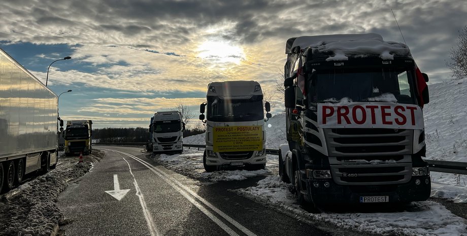 польша блокировка фур, протесты польша, протесты водителей польша, польские водители, водители фур протест