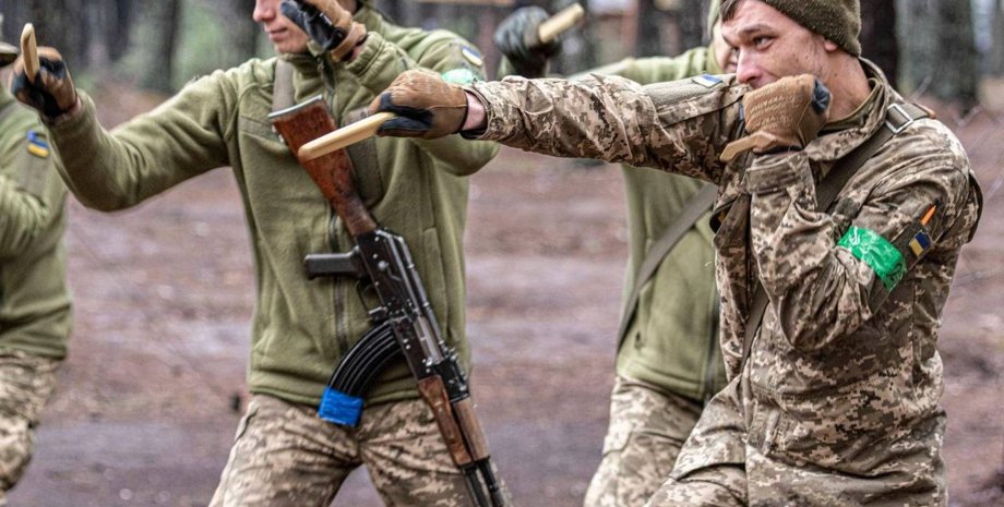 В Украине расширят программу Контракт 18-24