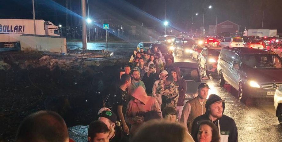 очереди на границе, россияне бегут за границу, уклонение от мобилизации, мобилизация в России, граница с Грузией