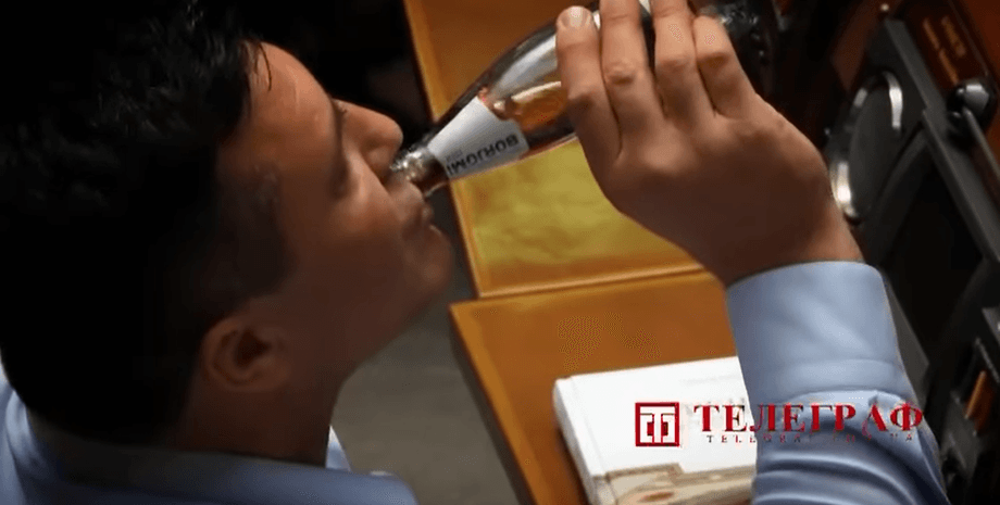 Николай тищенко, тищенко, боржоми, кола, боржоми с колой, алкоголь, слуга народа, коктейль, напиток, тищенко пьет в раде