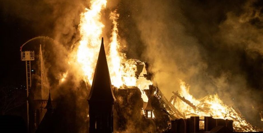 в Амстердамі ледь не згоріла церковна будівля
