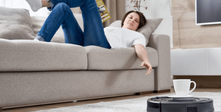 Женщина получила сообщение от робота-пылесоса, который принял собаку за новый ковер