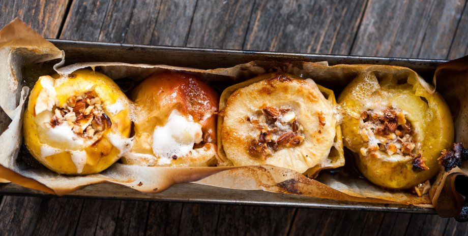 печеные яблоки, запеченные яблоки, рецепт запеченных яблок, яблоки с изюмом, как печь яблоки, рецепт из яблок