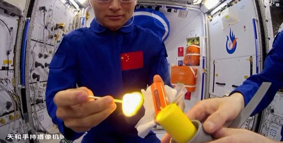 Експеримент із сірником на космічній станції