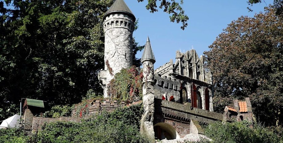 Самый маленький замок в Германии, всего две комнаты, памятник архитектуры, замок Альберта Хеннеберга, замок в Гамбурге,