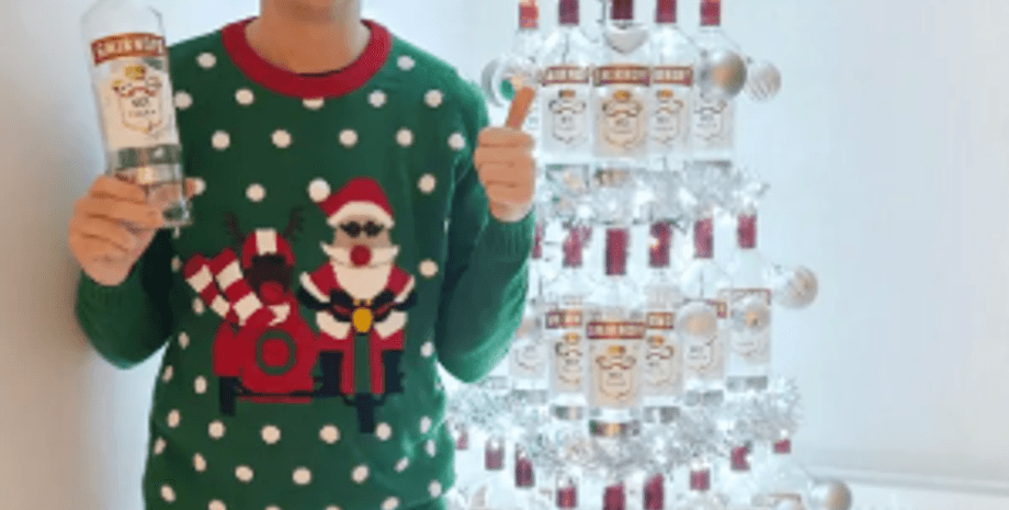 ялинка з горілчаних пляшок