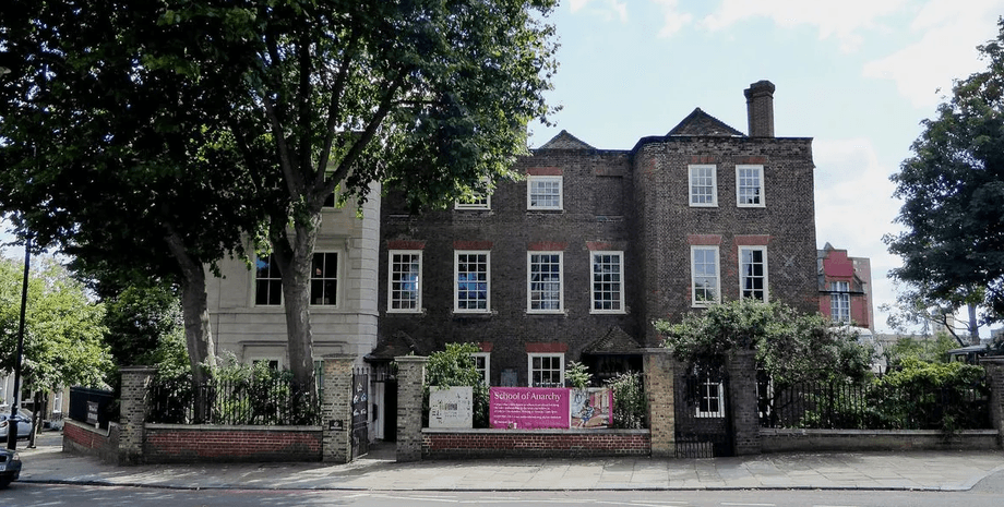 "Проклятий" будинок у Великій Британії, будинок, будинок із привидами, улюблене місце туристів, будинок у центрі міста, моторошні історії,