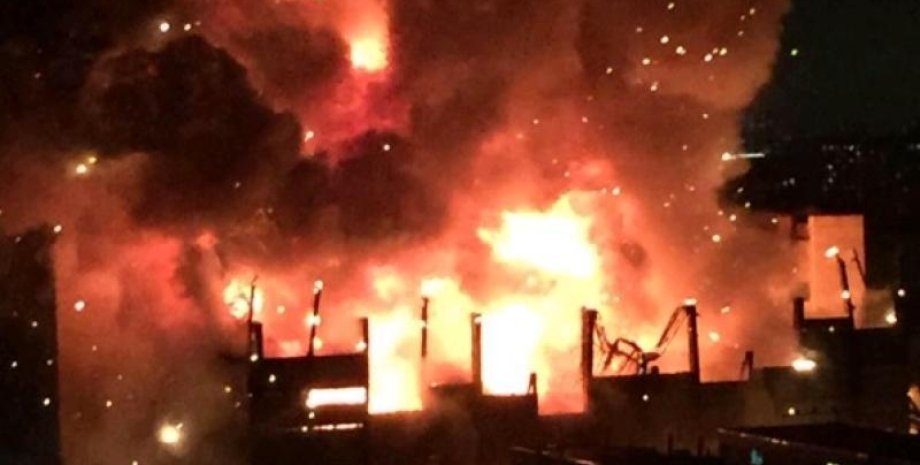 Пожар на заводе в Москве / Фото: twitter.com/SpecAuto_vn