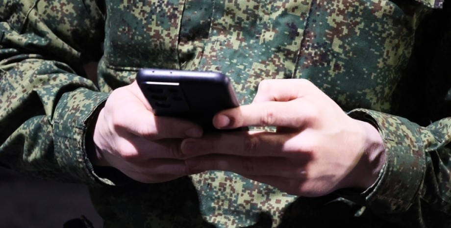 военный, солдат, мобилизованный, смартфон