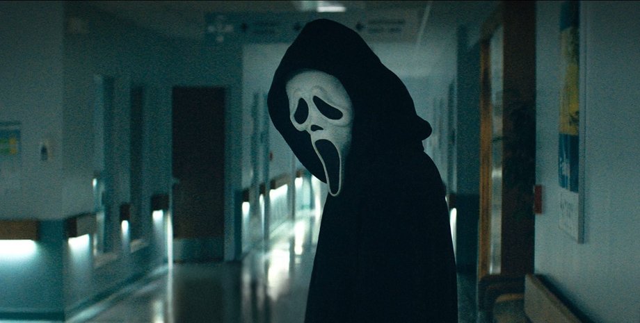 Вор надел маску из фильма "Крик"