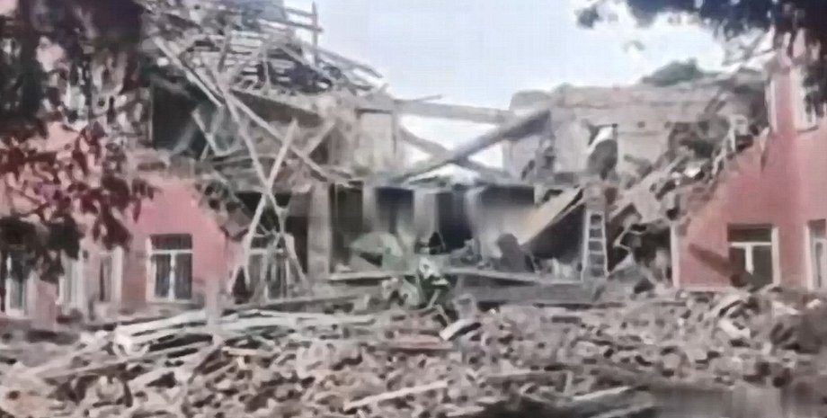 Ракета HIMARS разрушила тайник подразделений ВС РФ в поселке Коренево в Курской области