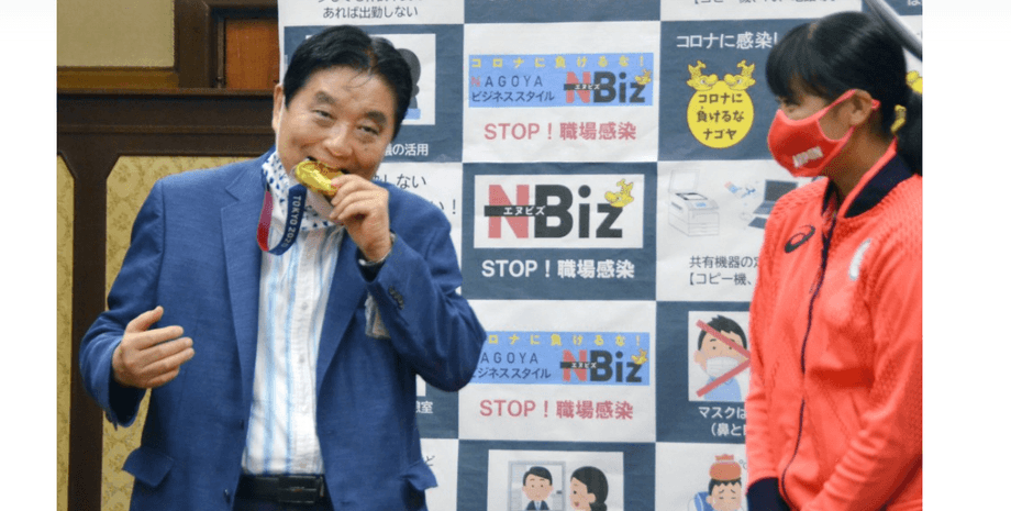 нагоя, мэр, медаль, олимпиада, фото