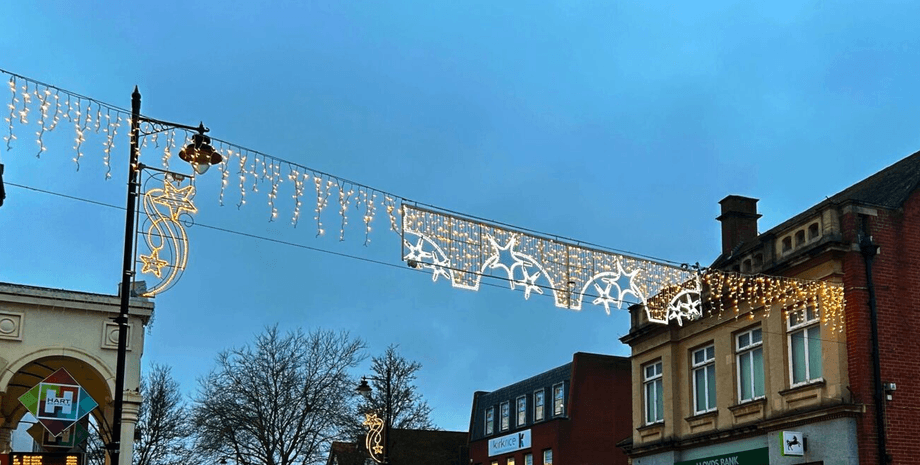 Різдвяна гірлянда, різдвяні прикраси, різдвяні вогні, святкові прикраси, прикраса міста,