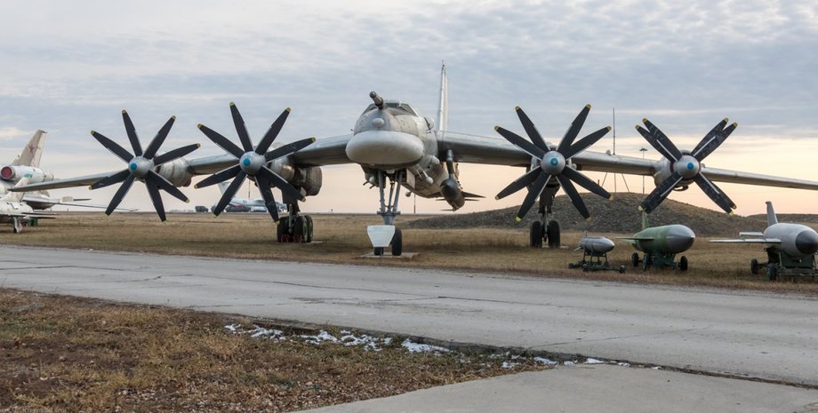 Ту-95МС Іван Киричевський розповів як бомбардувальники Ту-95МС Кремль у Казахстані