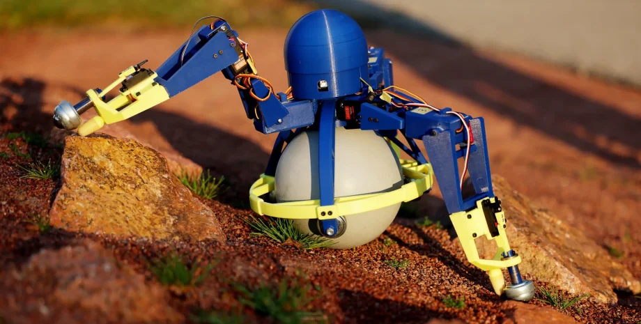 наземный дрон, трехногий дрон, дрон с ногами