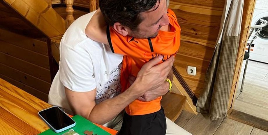 Срна пришел к сироте из Мариуполя