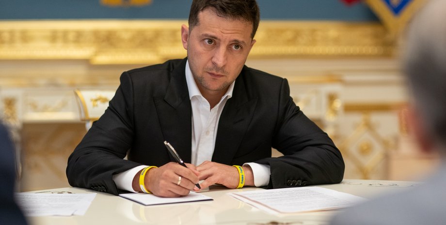 Раде предложили закупить Зеленскому памперсы