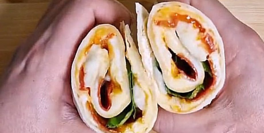 Пицца-рулет с салями на лаваше быстрый рецепт перекуса, что приготовить на обед ребенку в школу, бысрый у удобный обед на работу