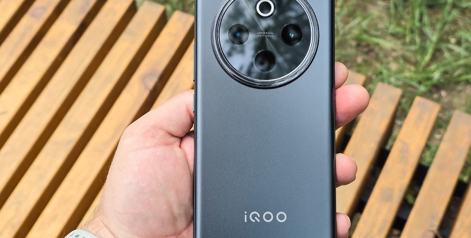 IQOO Z10 смартфон