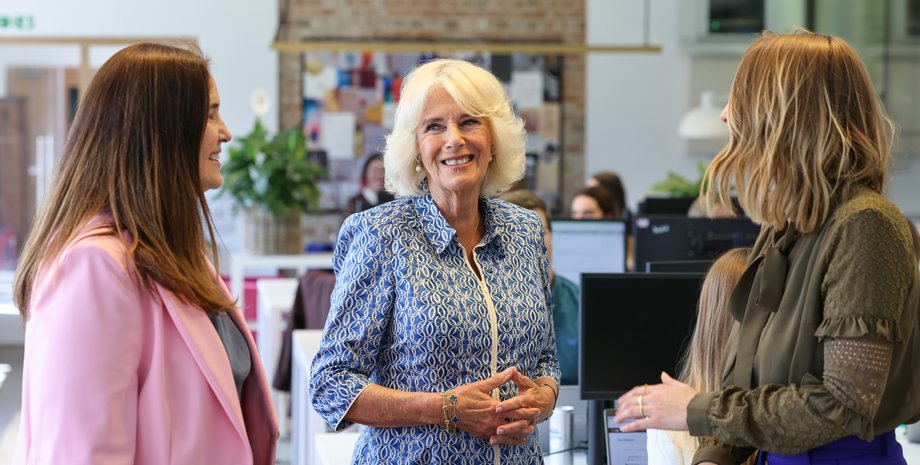 Королева Камилла, жена короля чарльза, день рождения камиллы, королевская семья британии, королеве камилле 77