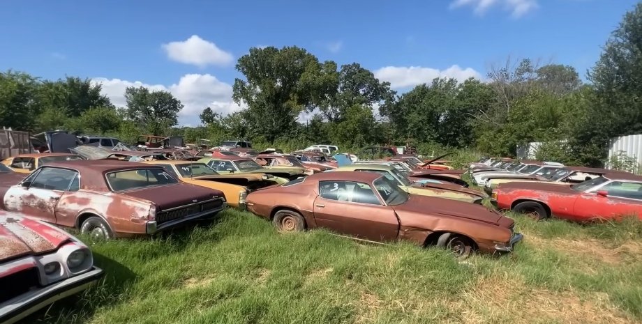 Кладовище авто Кладовище авто, ретро авто, Chevrolet Corvette, Ford Mustang