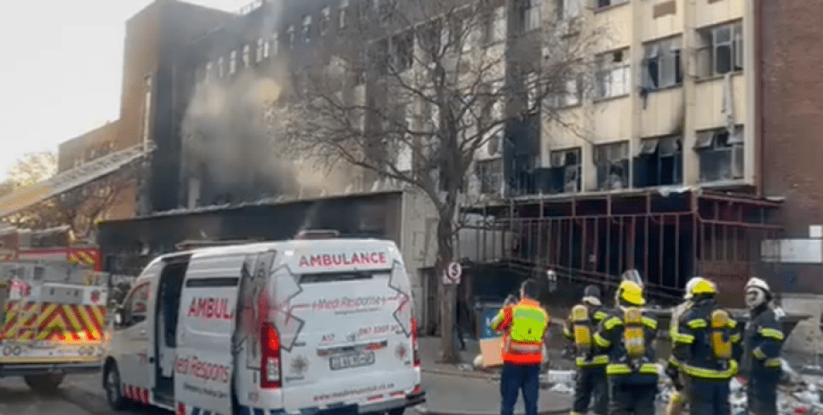 В пожаре в центре Йоханнесбурга погибло 73 человека