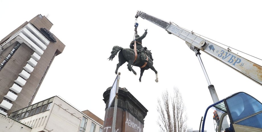 пам'ятник, щорс, демонтаж