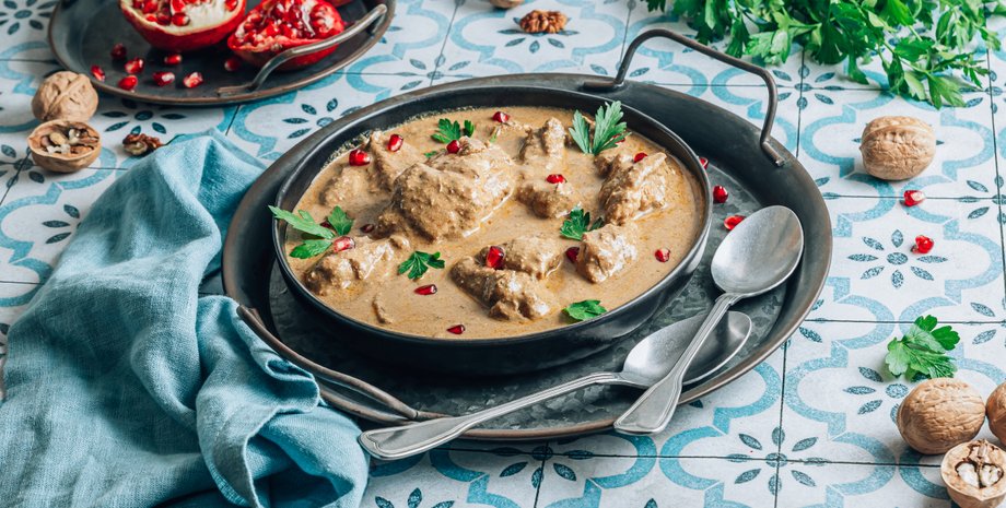 сациви, грузинская кухня, блюдо из индейки. блюдо из курицы, вкусный рецепт, грецкие орехи