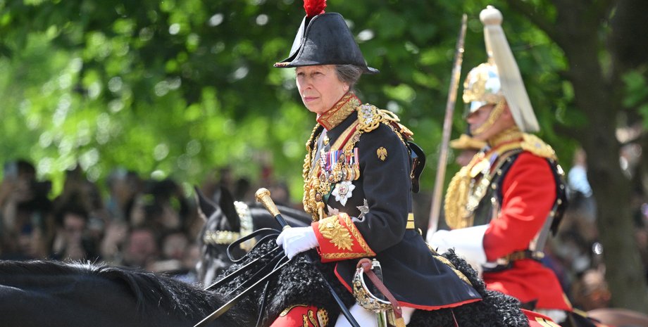принцеса Анна, кінь, військовий