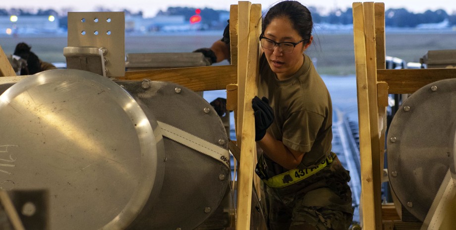 Военная помощь США Военная помощь США, фото