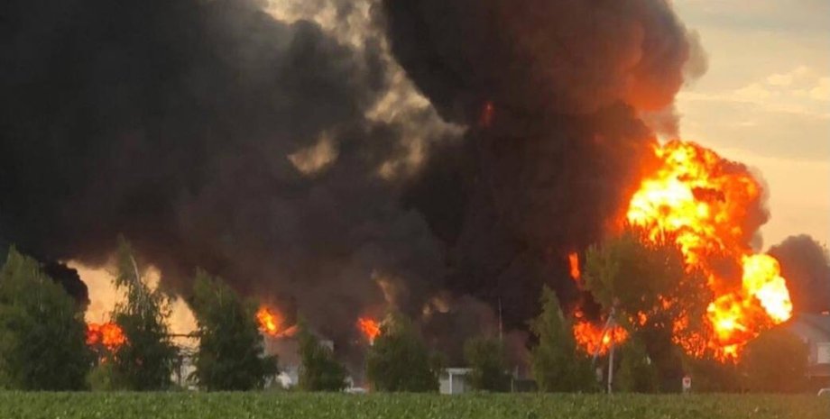 Ракетный удар уничтожил нефтебазу, ракетная атака, пожар на нефтебазе в Днепроперовской области