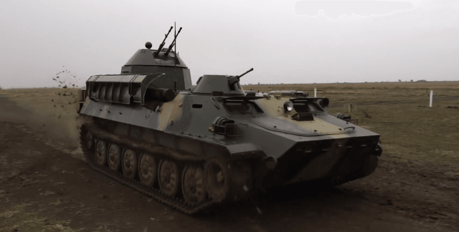 самодельное оружие на поле