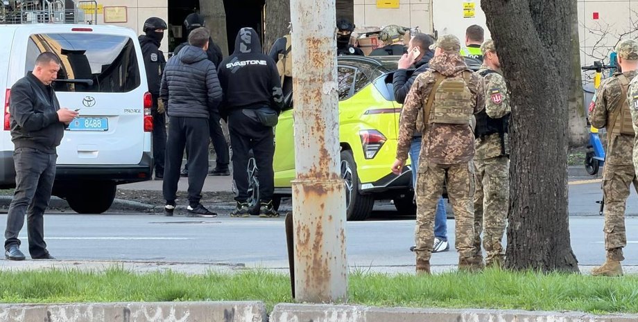 В Голосеевском районе Киева произошла стрельба, в результате которой есть погибшие и раненые.