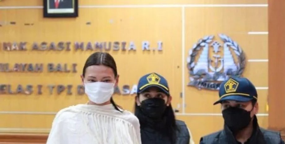 Россиянка, блогерша, Луиза Косых, священное дерево, Бали, Индонезия, депортация