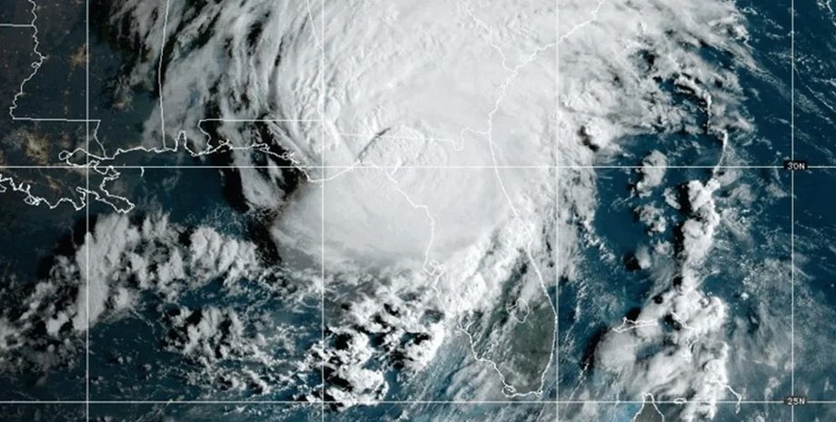 шторм вид із космосу