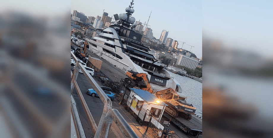 яхта российского миллиардера прошла Ормуз