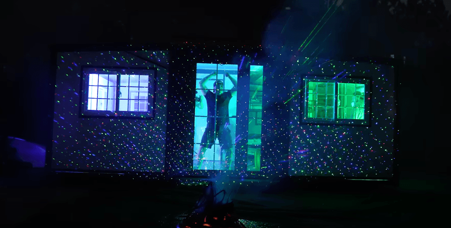 Натан Грэм, мобильный дом, дом Amazon