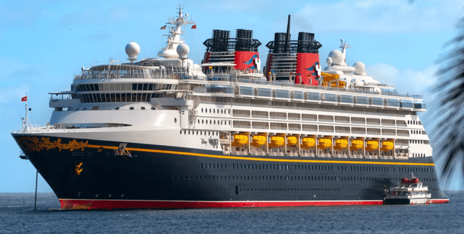 Корабль в порту