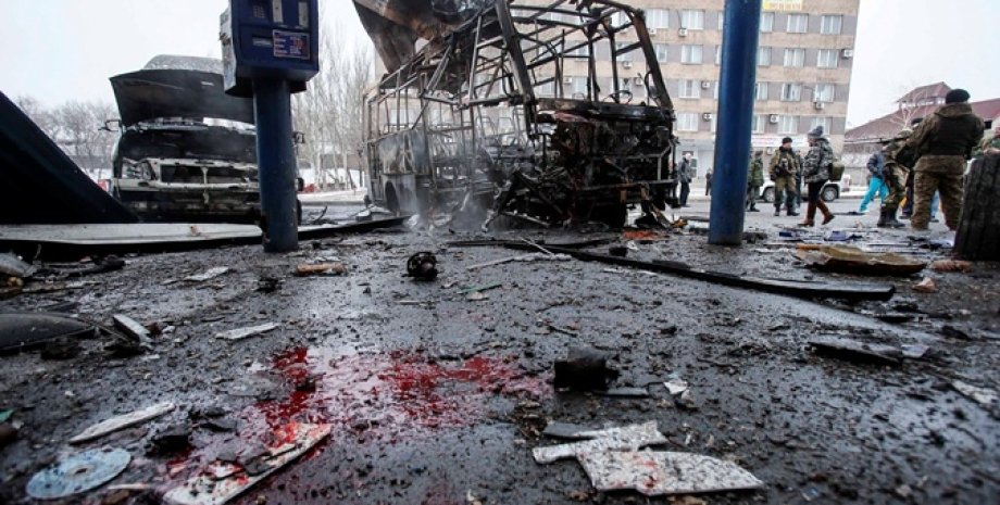Последствия обстрела автостанции в Донецке / Фото: Reuters